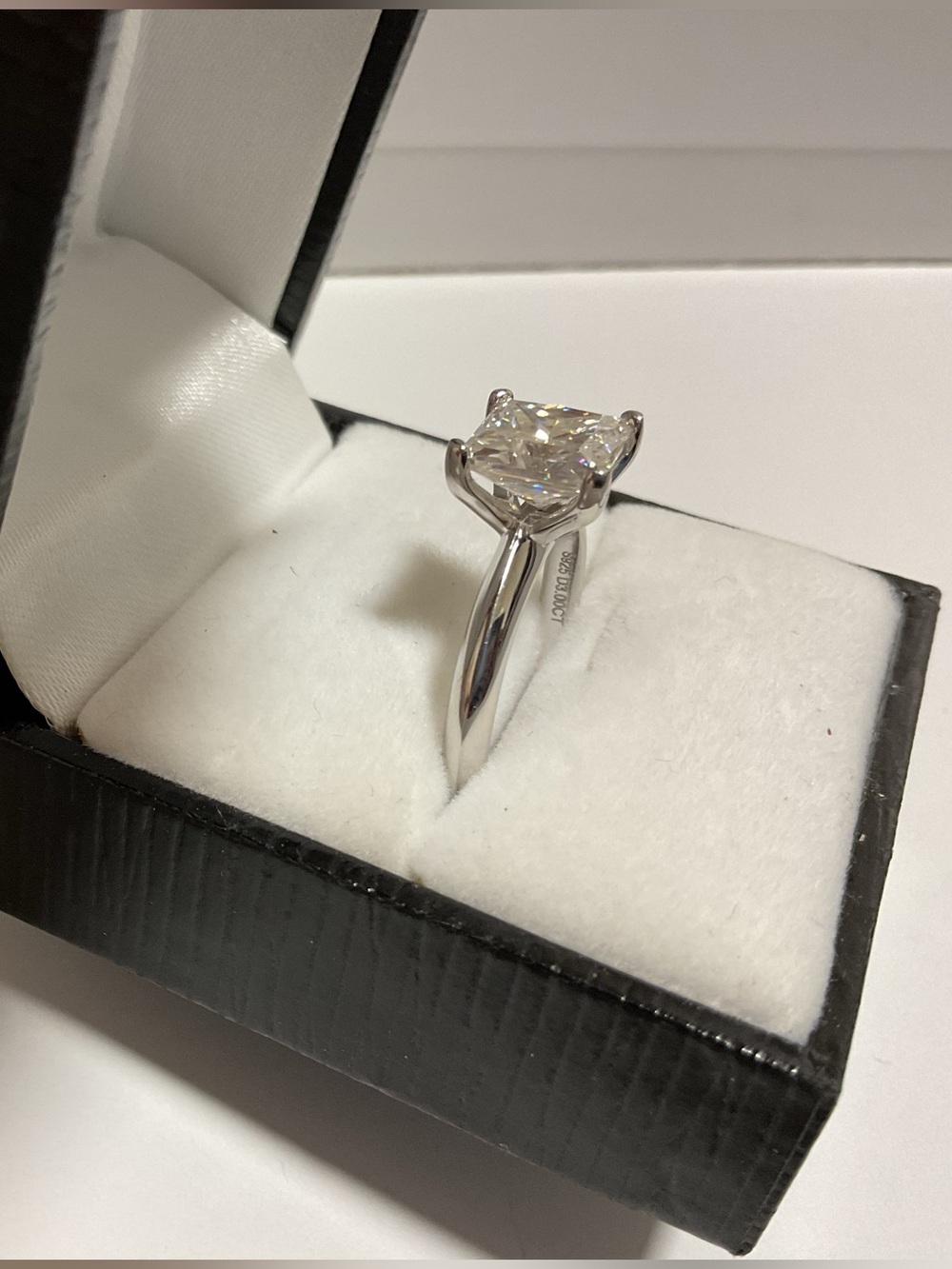 Elegant 3 Carat Moissanite S925 Brilliant Cut Statement Ring Size 8 - Picture 4 of 13